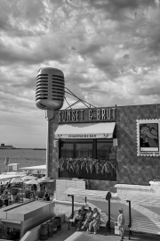 Набережная Сочи, Sunset & Brut